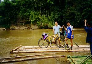 MOUNTAIN BIKING IN CHIANG MAI Northern Thailand cnx014_2.jpg (15792 Byte)