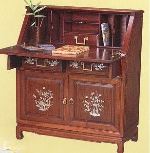 Sumalee's Handicraft Center, Chiang Rai, Northern Thailand:
Export Worldwide with Shipping from Door to Door. Furniture Made at your Design.